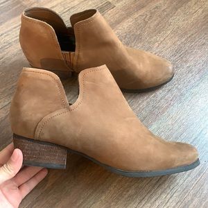 Blondo Waterproof Booties Rust Colour Size 9
